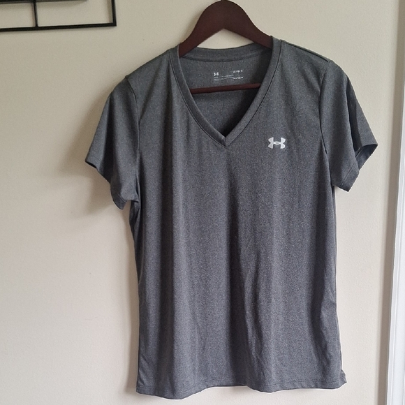 3/$20 Under Armour Women's Charcoal V-Neck Tee Size L - Picture 2 of 5